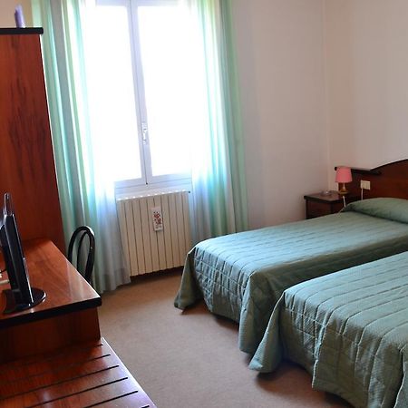 Albergo Elena Pianoro Kültér fotó