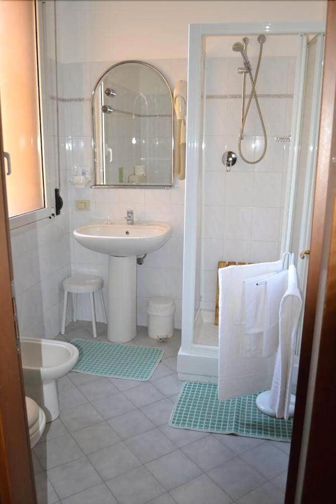 Albergo Elena Pianoro Kültér fotó