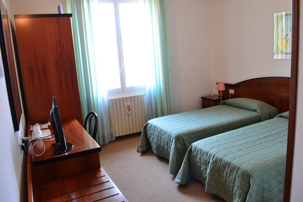 Albergo Elena Pianoro Kültér fotó